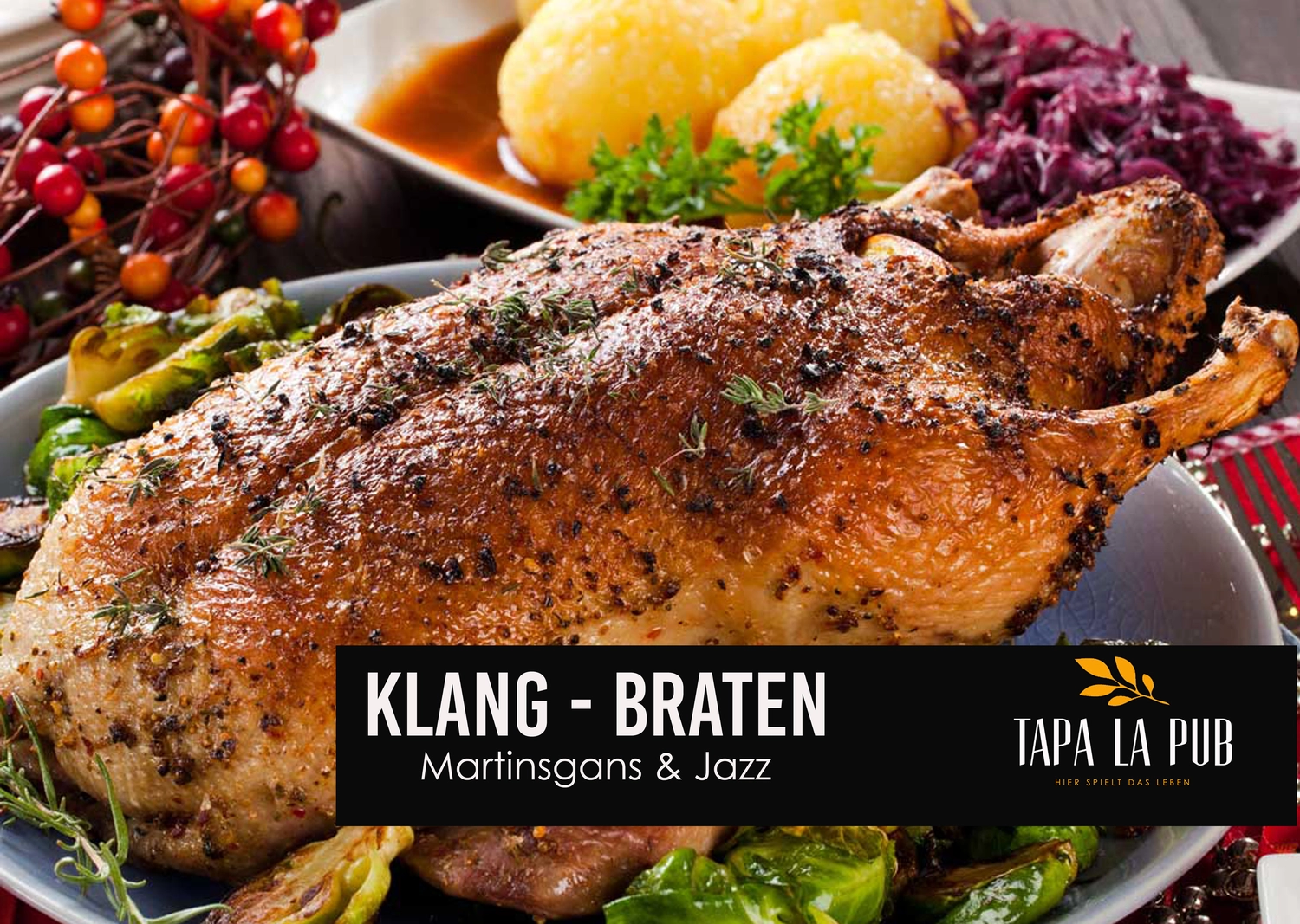 Taparazzi-Restaurant, gedeckter Familientisch mit blau-weißer Farbkombination